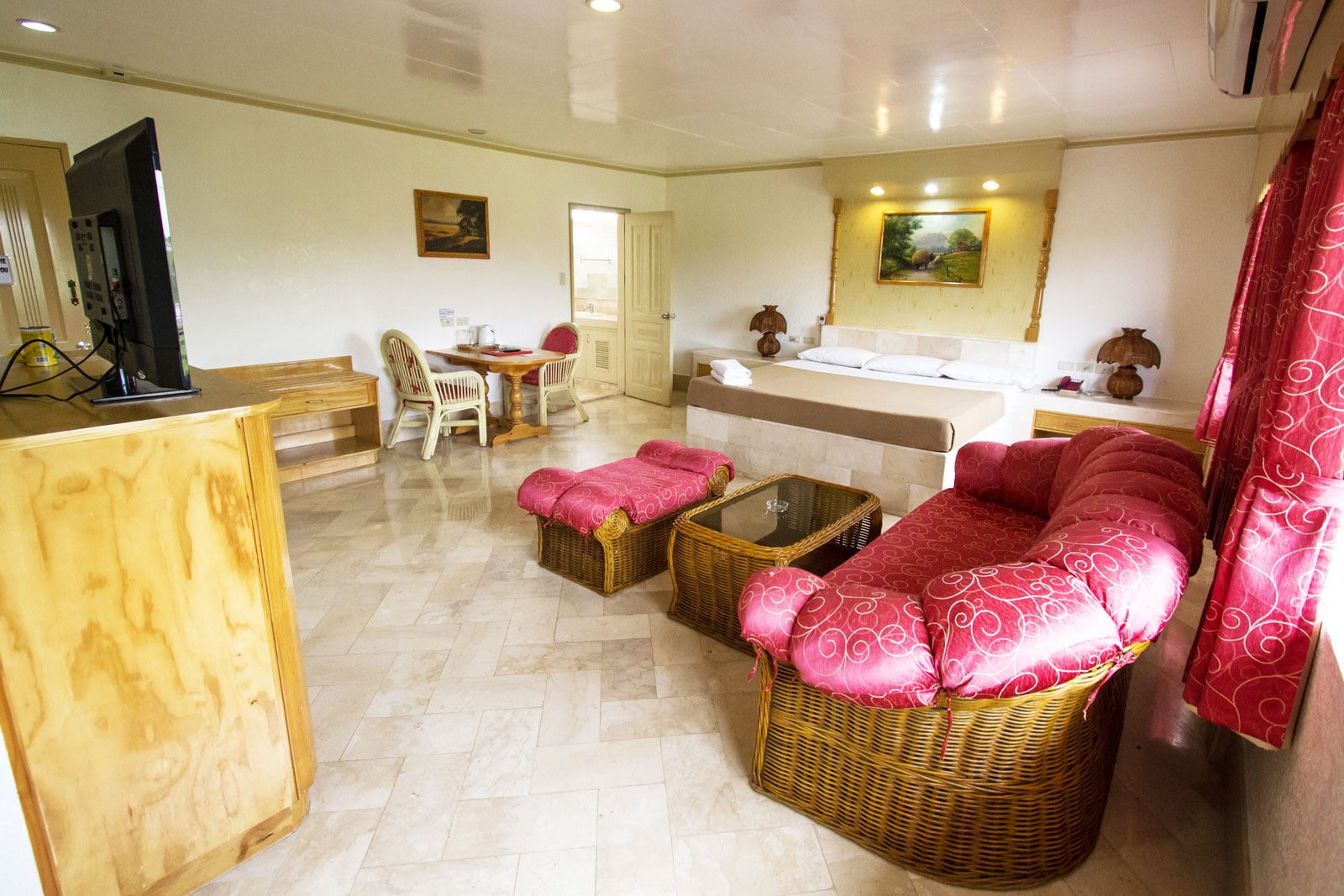 Clarkton Hotel Angeles Executive King Suite 306 4