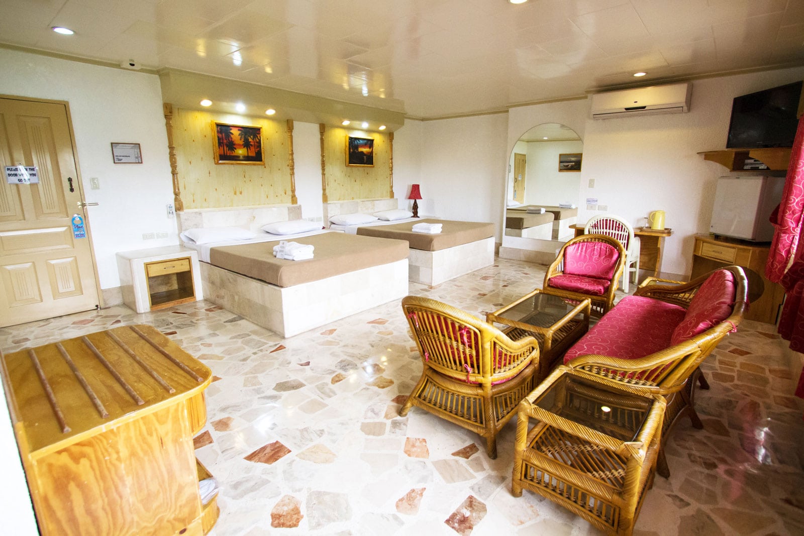 Clarkton Hotel Angeles King Suite 304 1